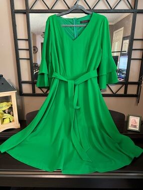Vivid Green V-Neck Belted Midi Dress with Tiered Sleeves